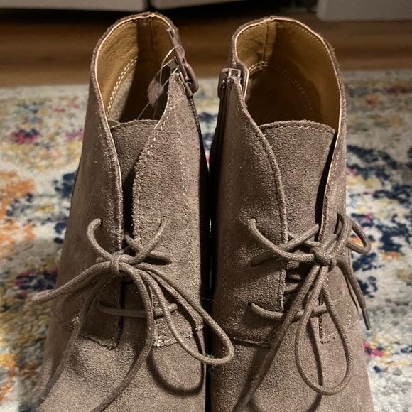 Lucky Brand Light Tan Suede Booties - Never Been Worn - Picture 4 of 11
